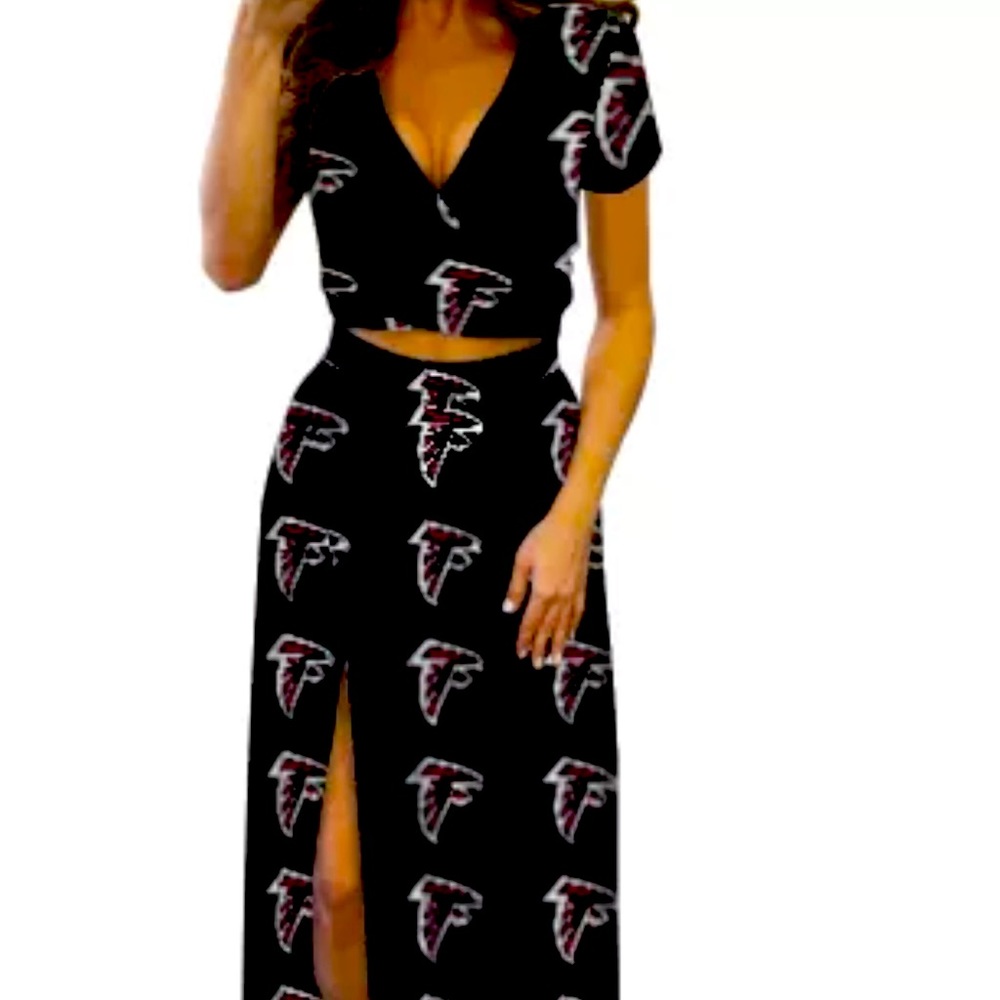 Falcons 2 piece set M/L measurements are in the photo. They will for 6-12.